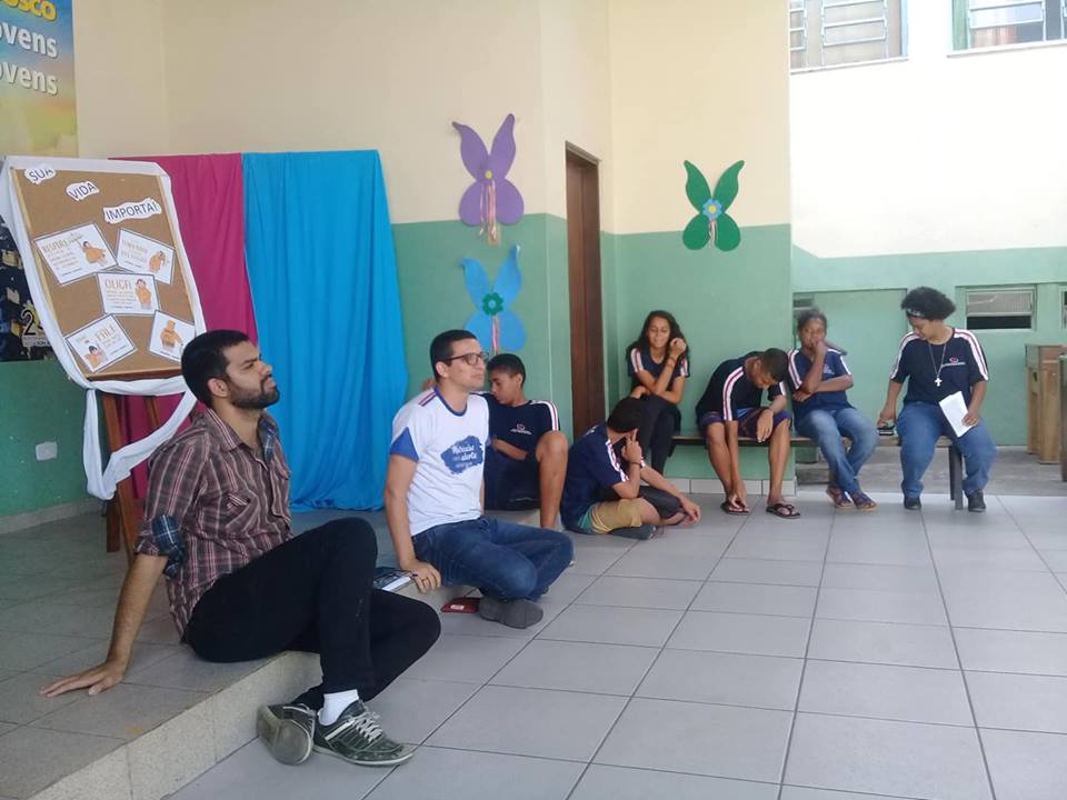 Educador do Carmo participa de roda de conversa sobre Política na Casa Betânia