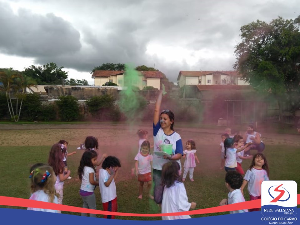 Atividade com o Pó mágico colorido anima a Educação Infantil