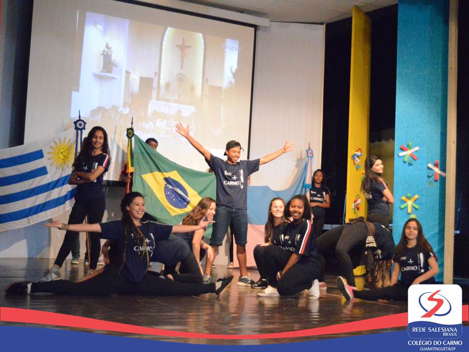 Encerrando o mês de Maio alunos da Educação Infantil realizam coroação de Nossa Senhora Auxiliadora